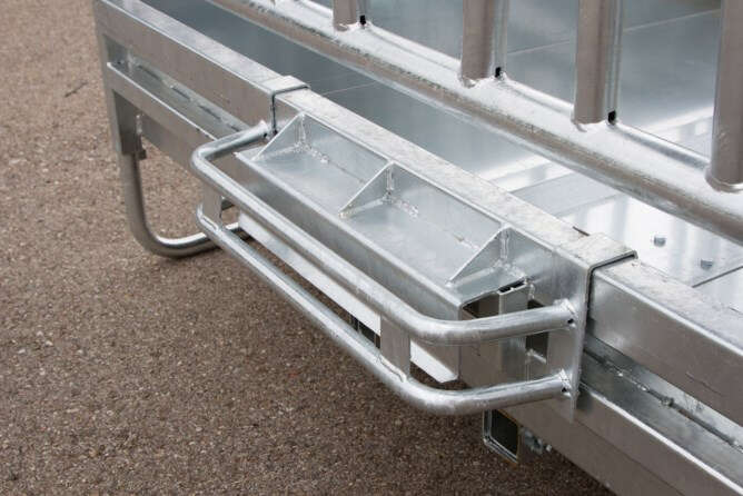 KERBL Viereckraufe mit Palisadenfressgitter